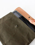 MEDIUM KHAKI FLAT POUCH